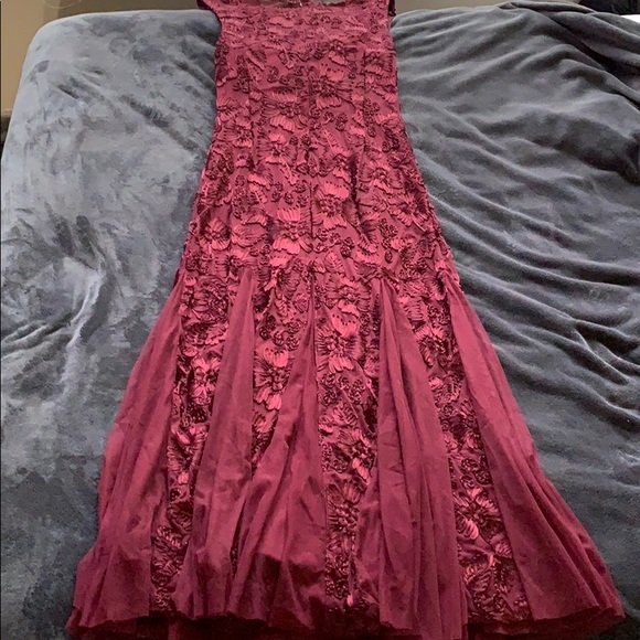 David’s bridal dress in wine - Picture 3 of 5